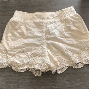 Women Xhilaration eggshell white Shorts Size Small